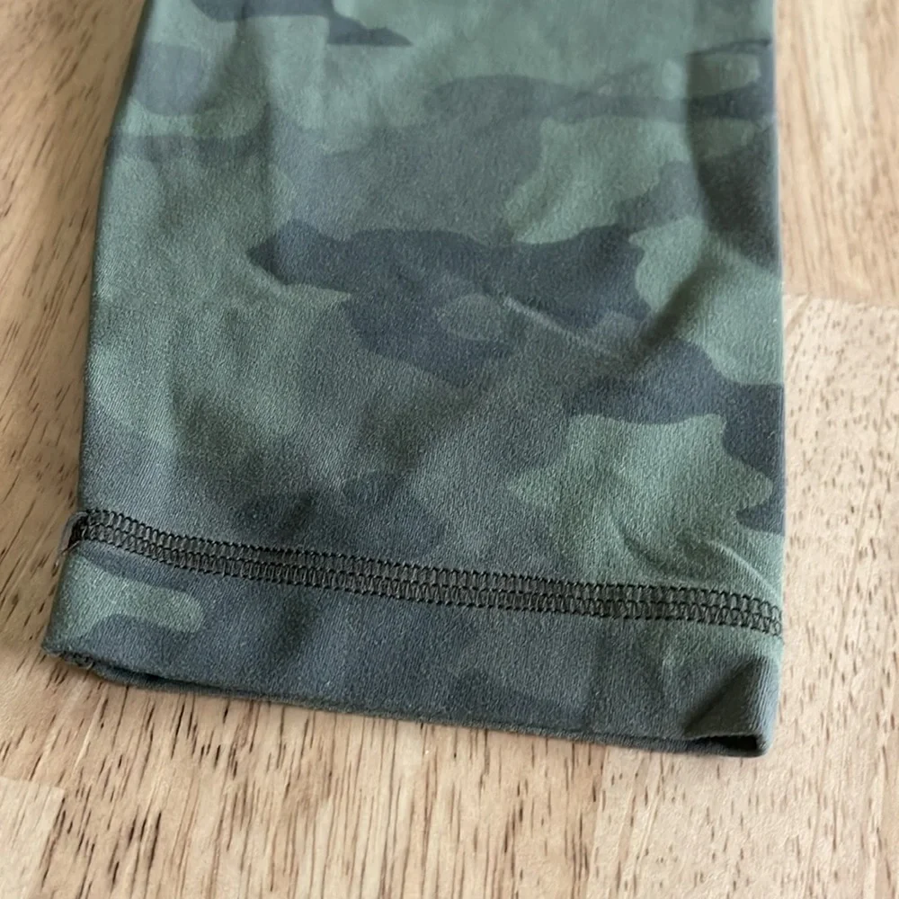 Camo Lululemon Leggings - Picture 3 of 15